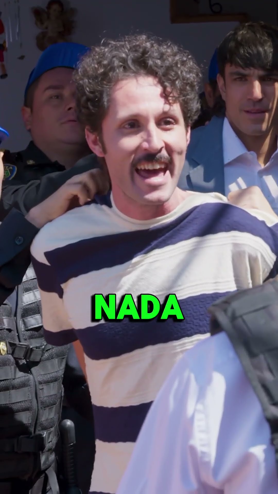 ?? La policía atrapó al estafador de Dumble #LaRosaDeGuadalupe