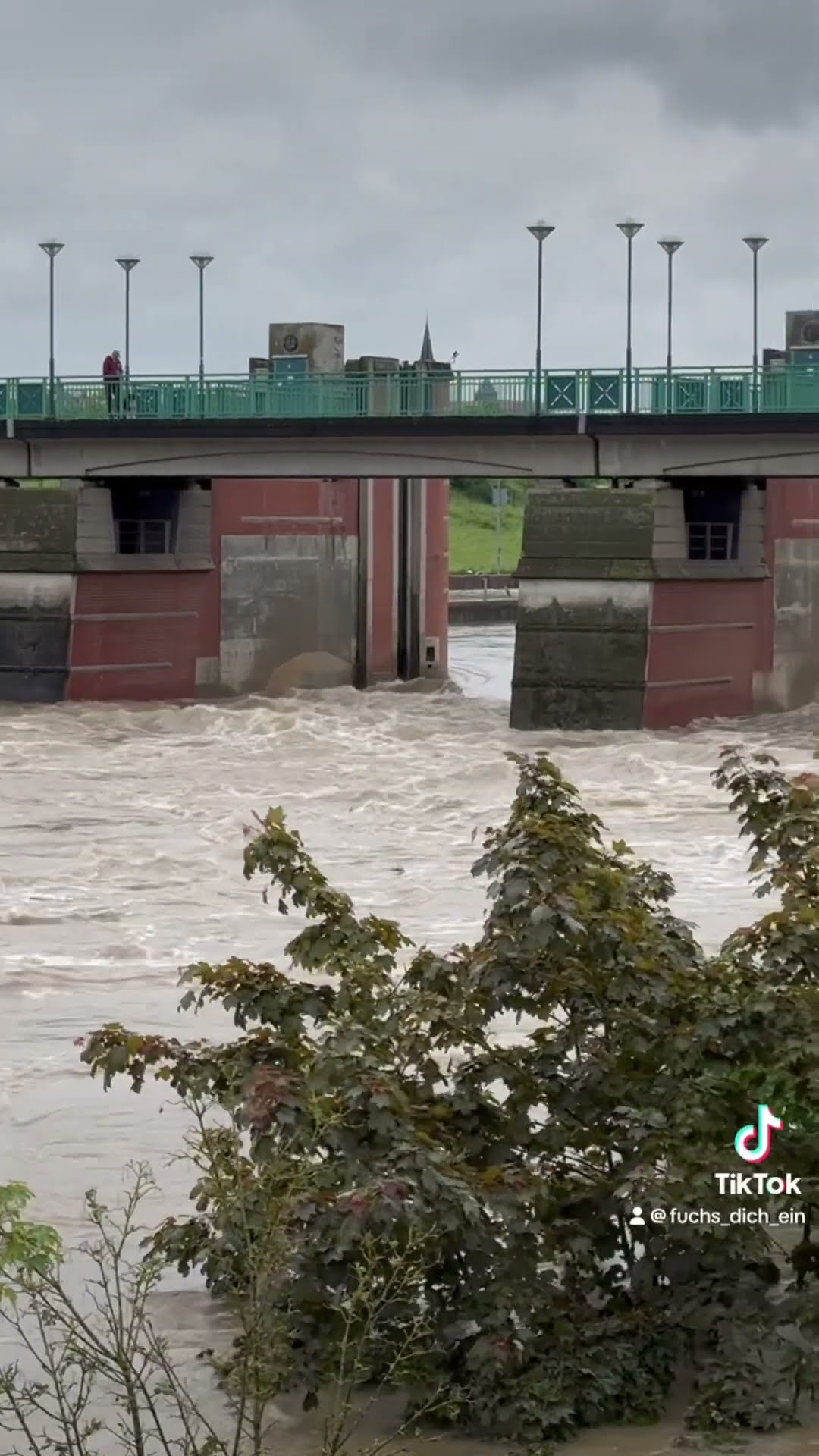 Hochwasser: Feuerwehrmann stirbt bei Rettungseinsatz in Bayern | AFP