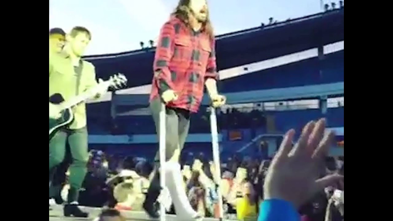 There Goes My Hero - Dave Grohl Falls off Stage and Breaks Leg