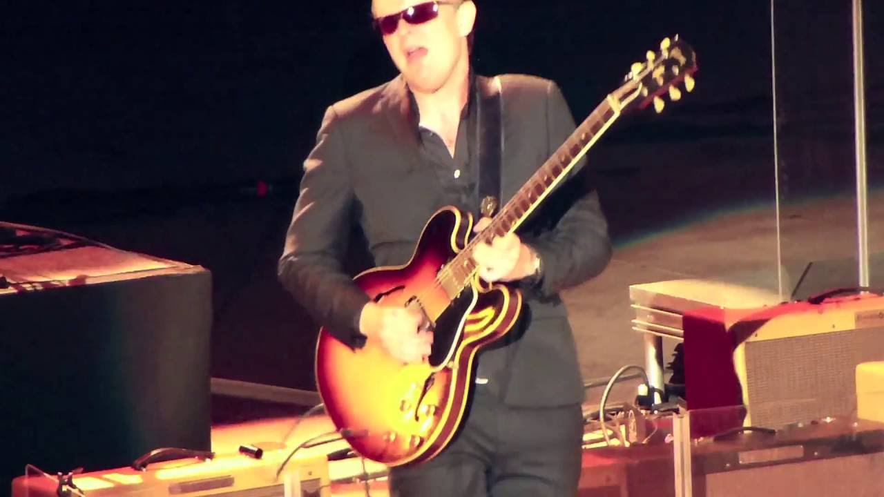 Joe Bonamassa on a 335 ~Little Girl- 7/19/16