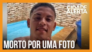 Jogador de futebol é executado por facção após tirar foto com pose que faz alusão ao grupo rival