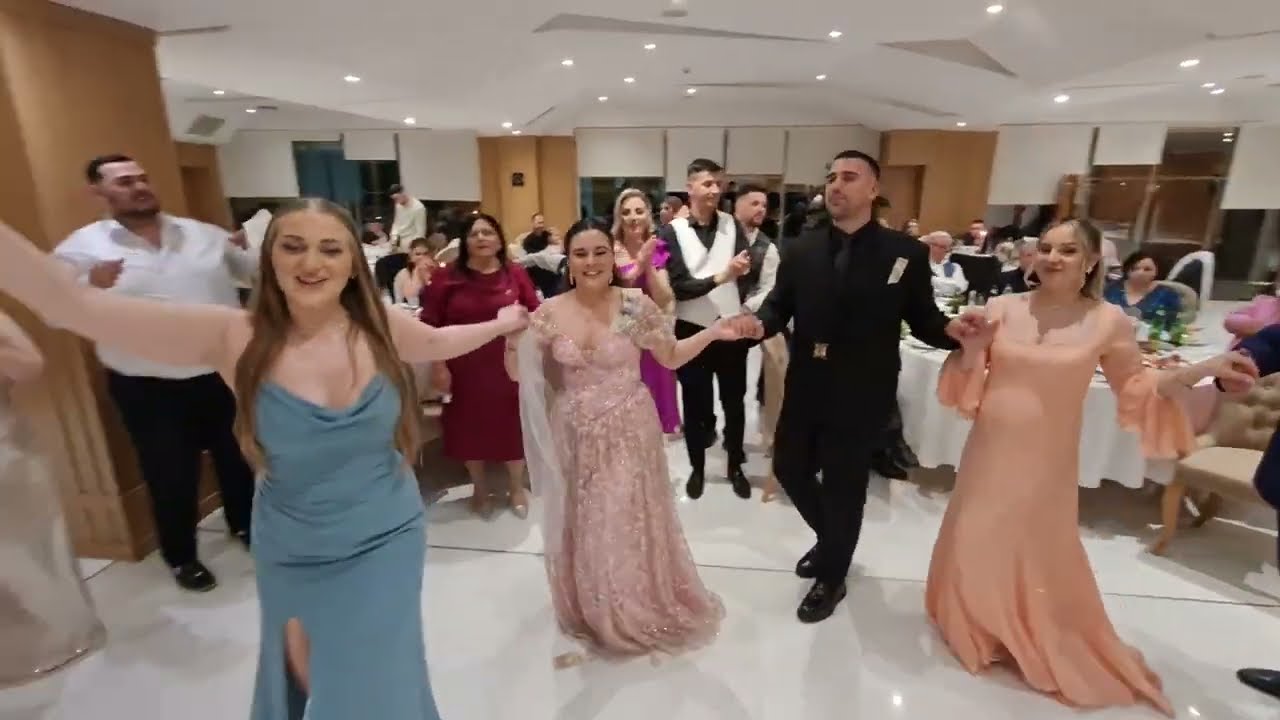 LIVE, Atmosfere e zjarrte ne hapjen e valles se familjes Çepe te Santa Quaranta ne Sarande