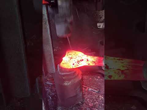 النار تلين الحديد وتحوله من حديد صلب إلى سائل المغرب