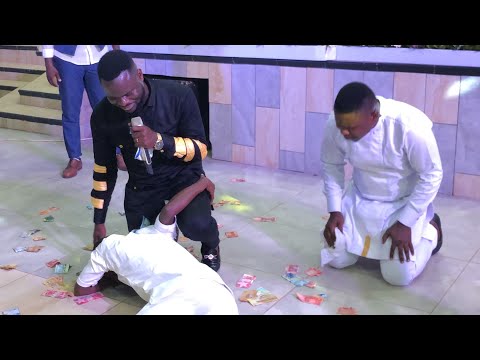 SK Frimpong powerful Worship at Assin Fosu - Before The Throne - Deep Deliverances