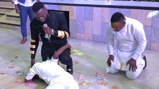 SK Frimpong powerful Worship at Assin Fosu - Before The Throne - Deep Deliverances