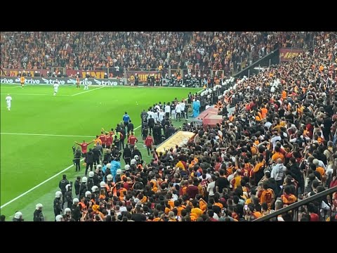 SON DÜDÜKTEN SONRA BÜYÜK SEVİNÇ STAD İNLİYOR!! (Galatasaray-beşiktaş tribün çekim)