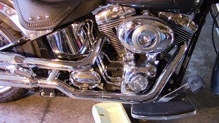 Harley-Davidson Softail oil change procedure, with torque specs. screenshot 3