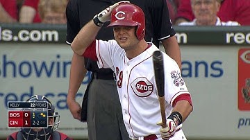 BOS@CIN: Mesoraco lifts an RBI single to center