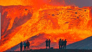 HUGE LAVA FLOWS LEAVE PEOPLE IN AWEMOST AWESOME VIEW ON EARTHIceland Volcano Throwback May31 2021