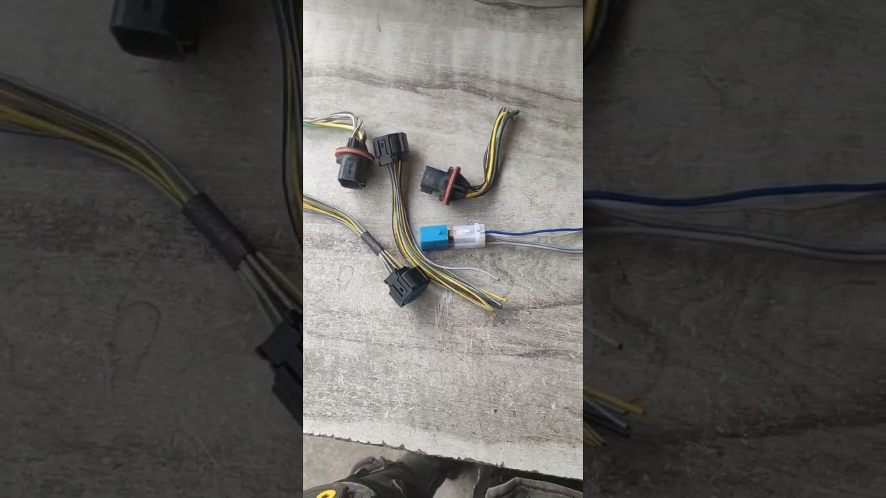 hyundai i20 elite top model headlight plug and play wiring set so contact me on 8287744969