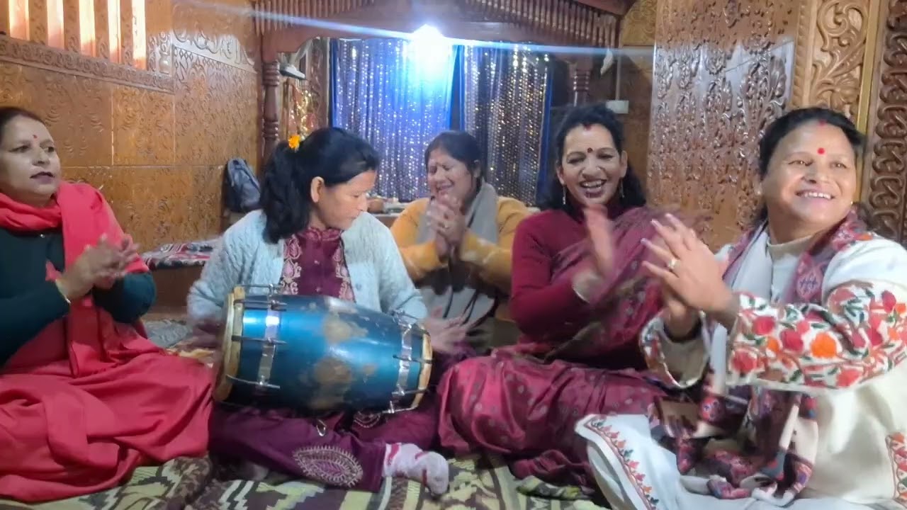 आसमान  से फुलो की बरसात हो गई 🕉✨️💕