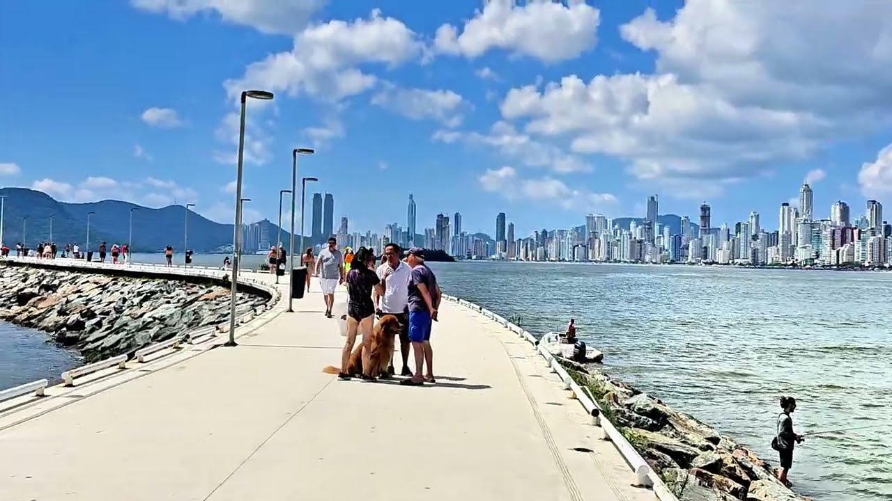 Летний день в Барра Норте в Балнеарио Камбориу