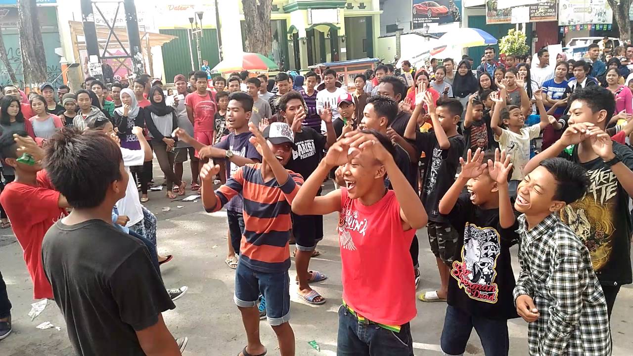 K.I.S Fans Temon Holic Battle YouTube