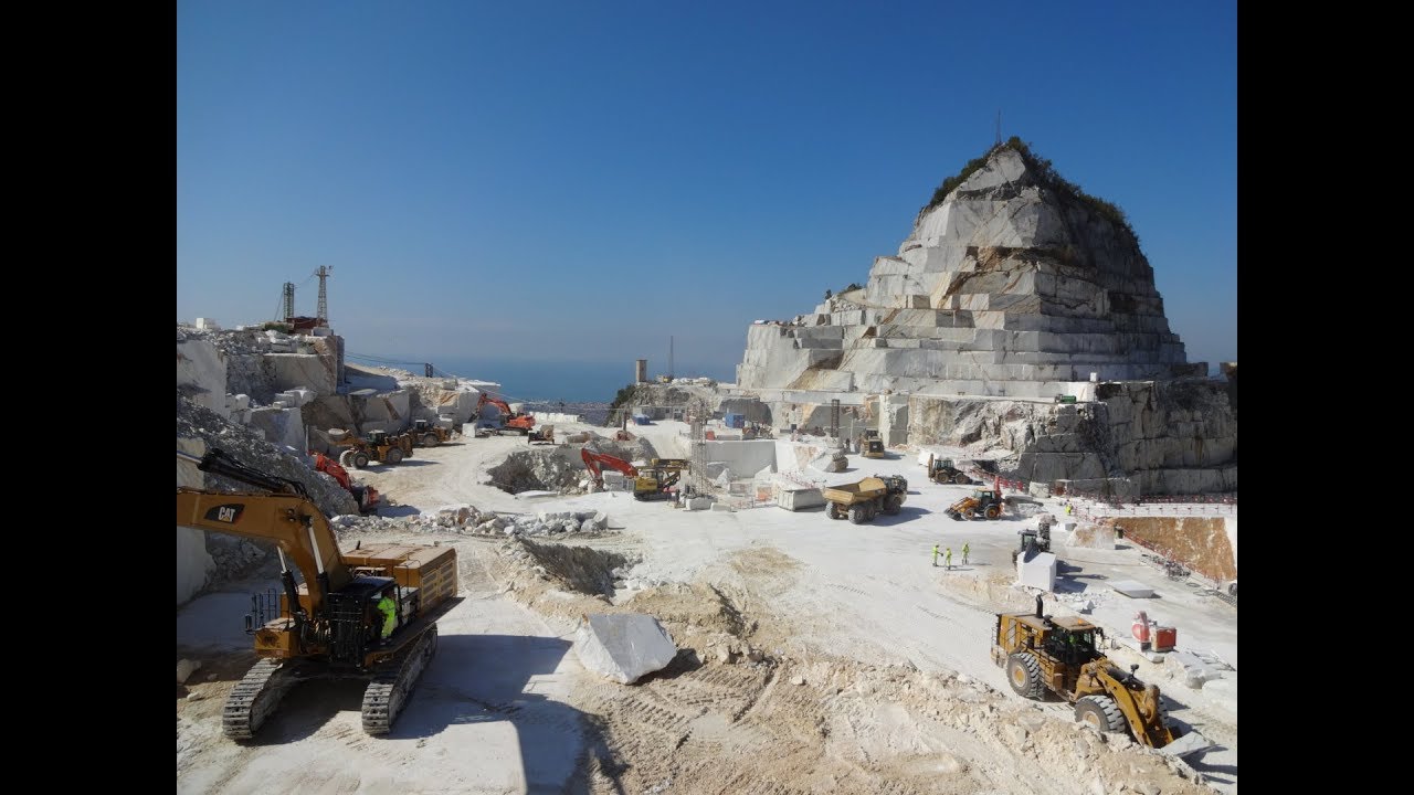 Carrara, la città di marmo. Un viaggio in cava