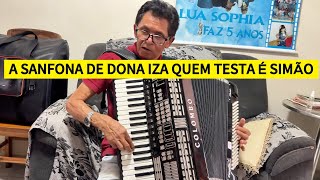 O SANFONEIRO IDOSO QUE TEM OS DEDOS SOLTOS É O SIMÃO DO ACORDEON