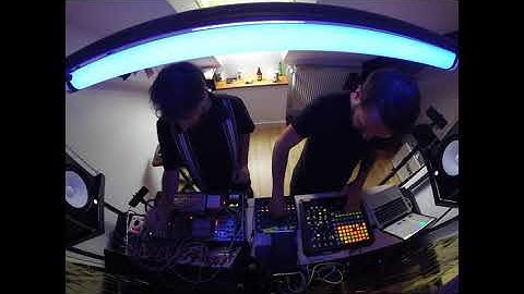 Roam : hybrid modular/ableton live techno set