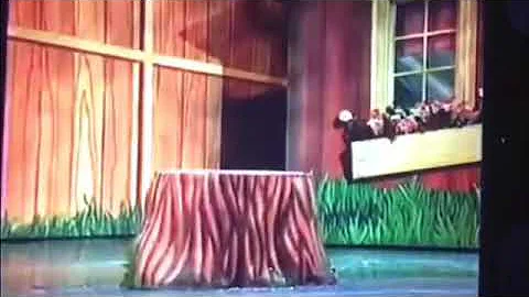 Barney catch the winkster with The Wiggles chase music