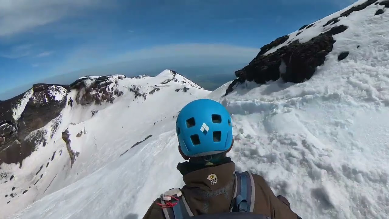 弾丸富士山バックカントリースキー　24.05.18　剣ヶ峰からお釜滑走、不浄流し滑走へ