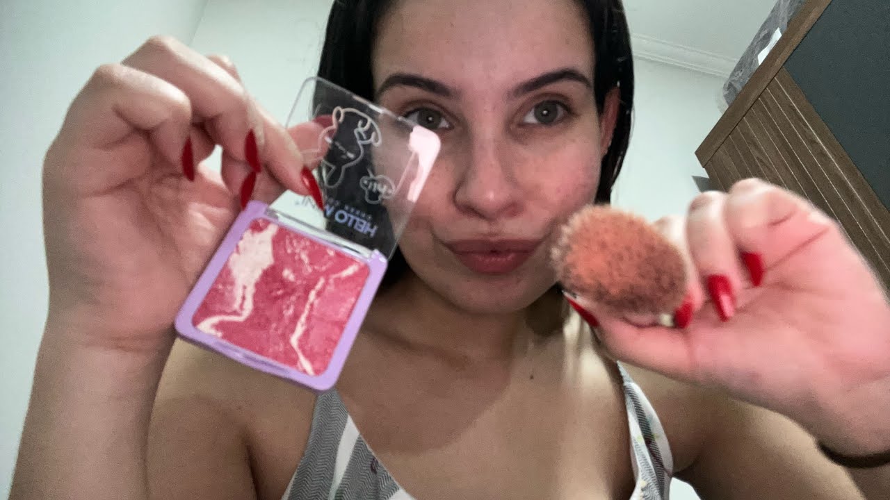 ASMR Amiga faz sua maquiagem pro carnaval 🎊✨🇧🇷