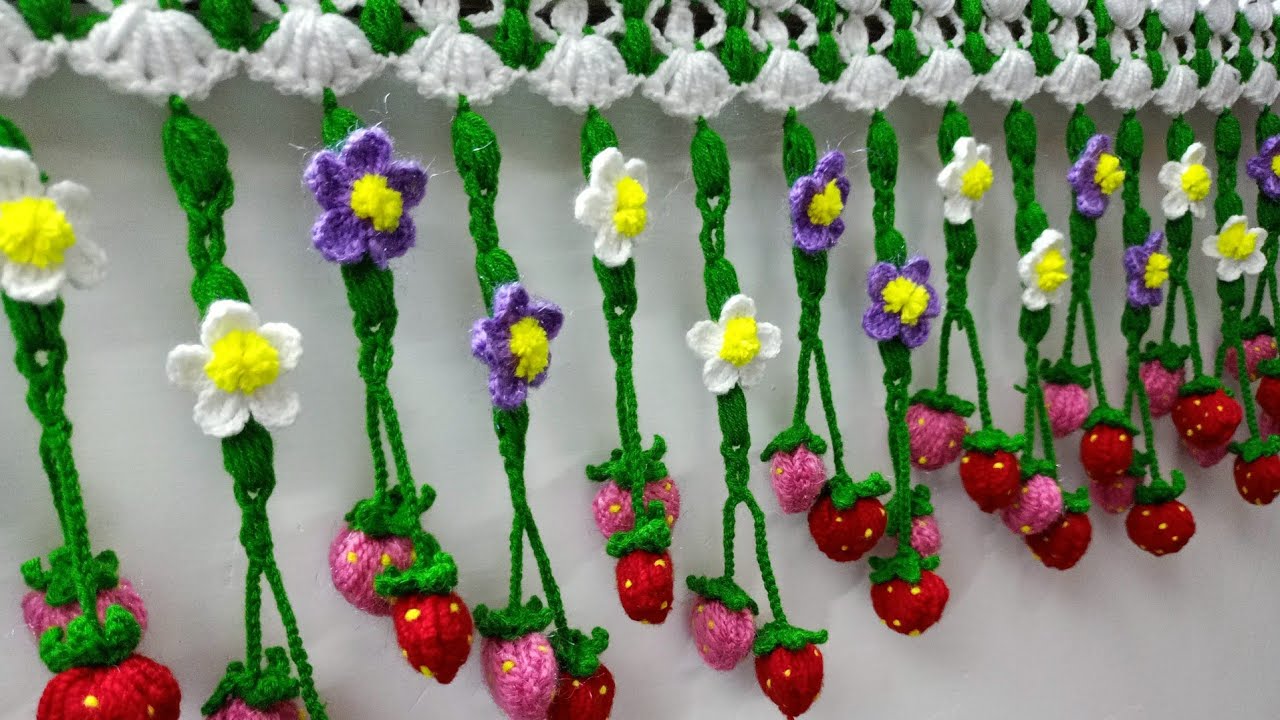 Strawberry🍓 Toran Design with small flowers#Woolen Toran#Crochet toran#Handmade Art#Hand Embroidery