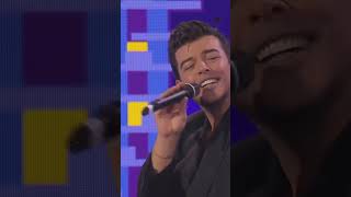 Video thumbnail of "Stash dei The Kolors canta "Italodisco" in una bella versione napoletana"