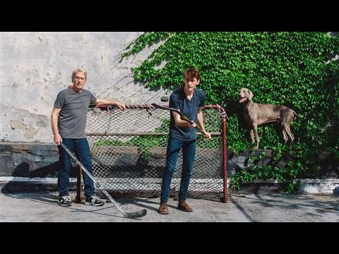 Video: Weimaraners Akne Stüdyoları İçin Bir Poz Vermektedir