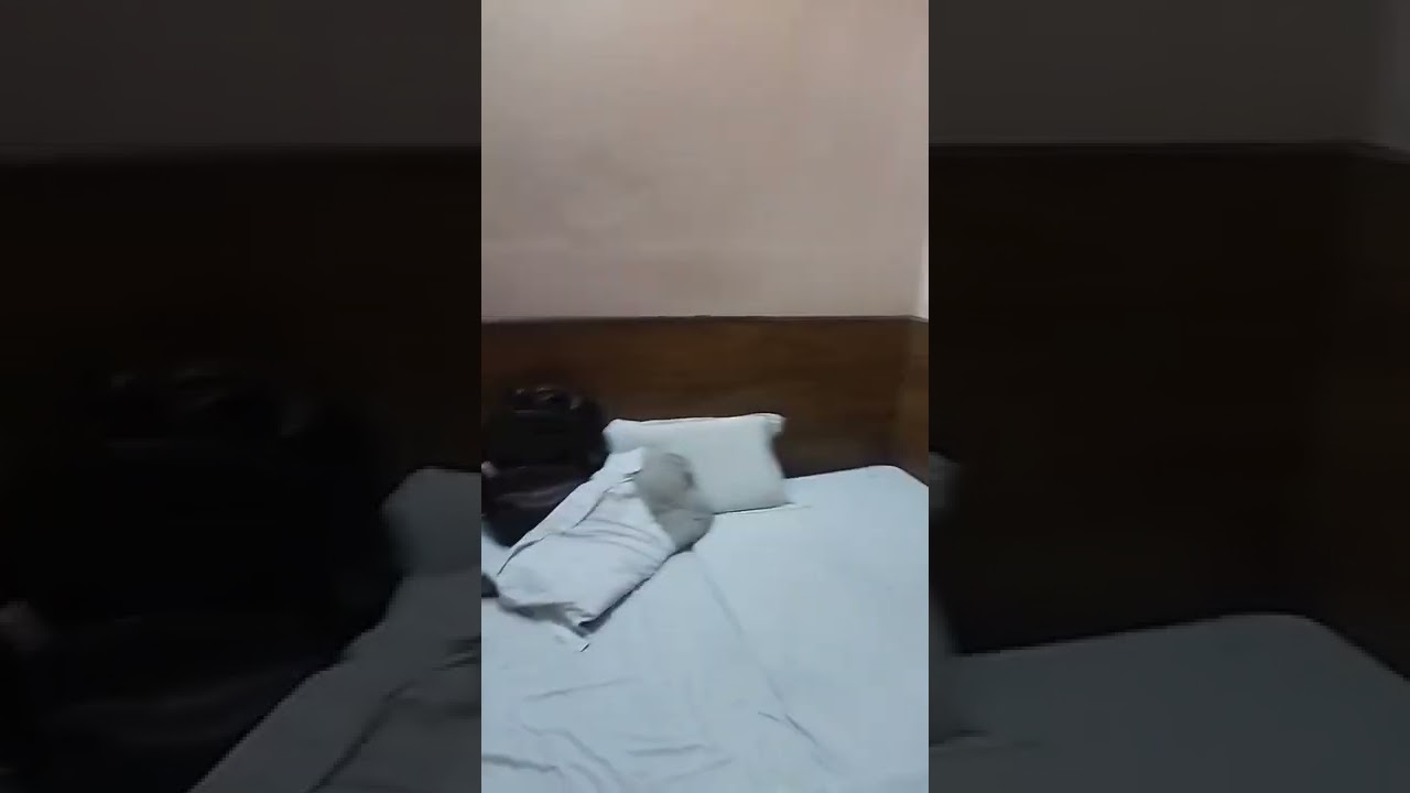 Checking camera in OYO room😱😱🧐