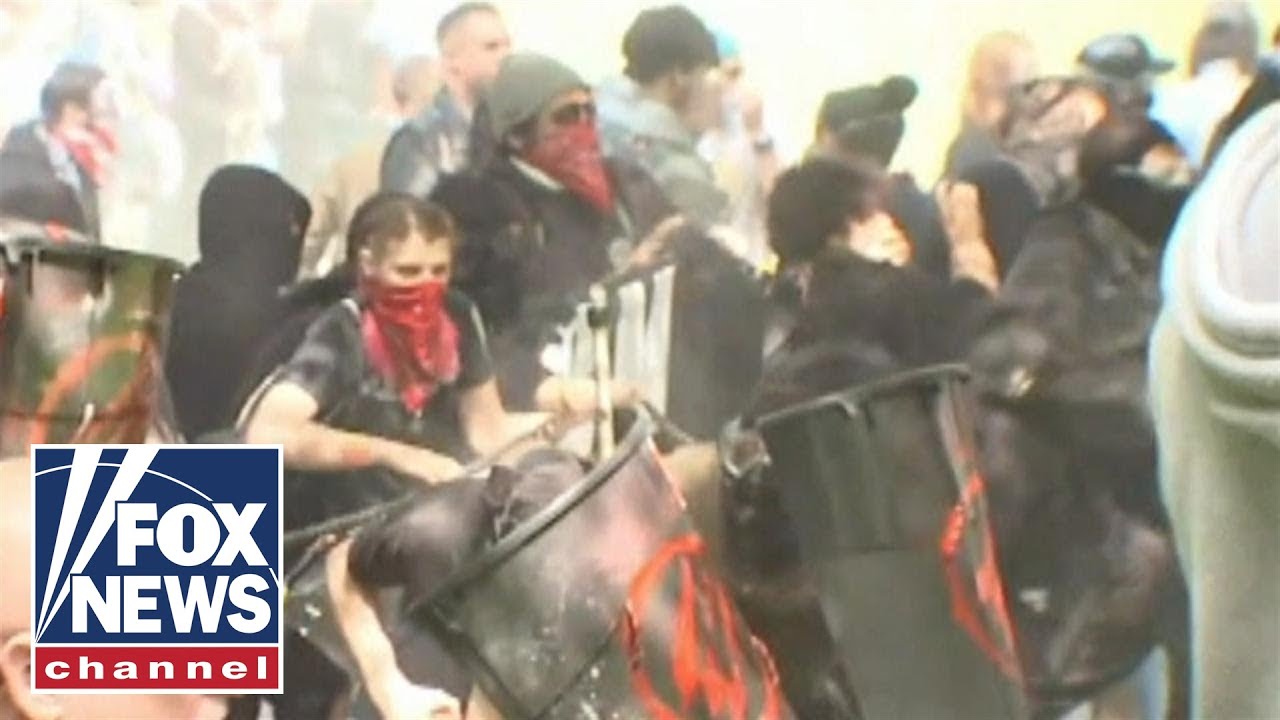 Violence breaks out as Antifa, Patriot Prayer clash at dueling rallies