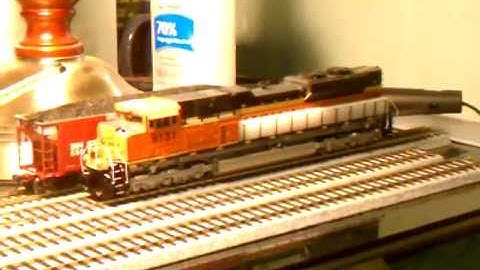 Athearn HO Scale BNSF SD70ACe Decoder Installation Part 5
