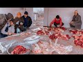 Казахстан! Зарезали ЛОШАДЬ! Зачем казахи РАЗДАЮТ мясо? Традиции Казахстана! Сельская жизнь