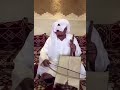 ابو محمد يعزف ربابه 