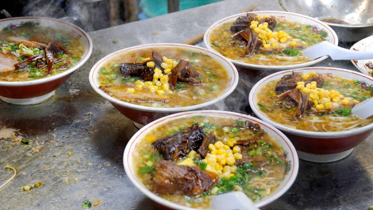 A Day, 74-Year-Old “Iron Chef” Making Ramen to live, Single