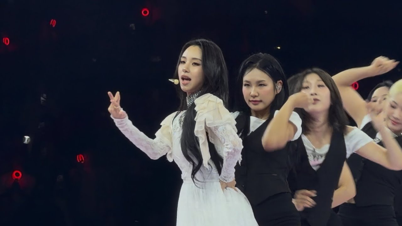 TWICE (트와이스) - SHOOT - This is For World Tour (Oakland) [4K Fancam]