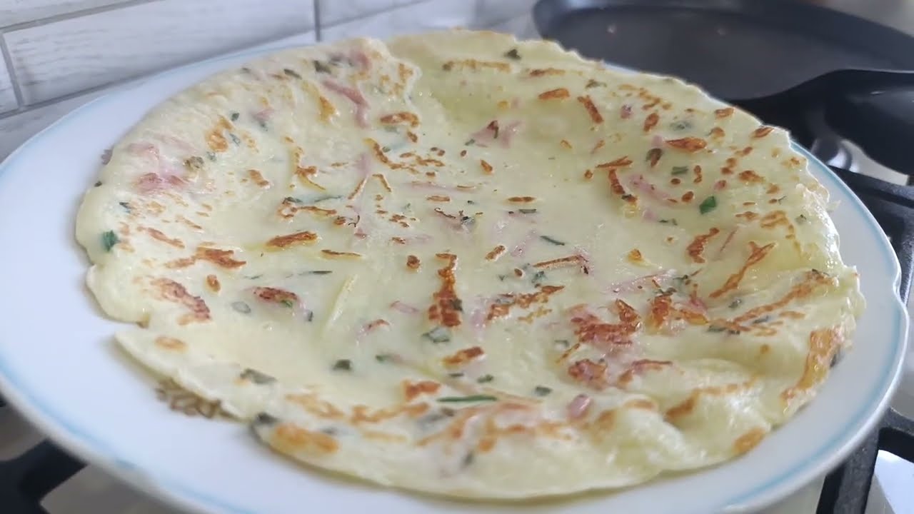 Млинці з начинкою: ковбаса, сир, зелень.