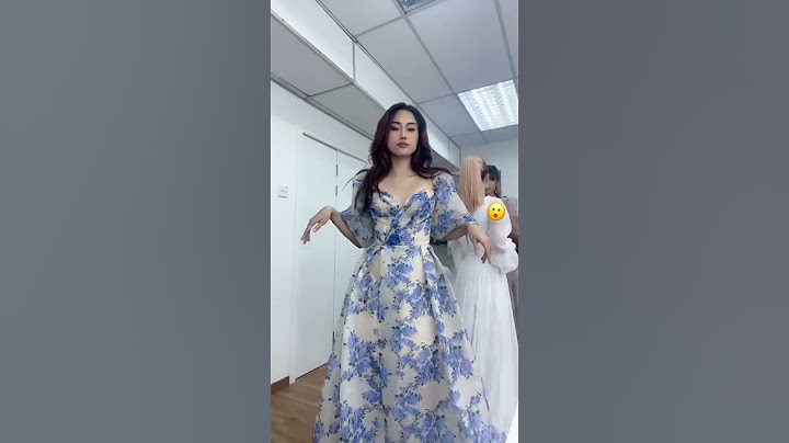 This random girl in the dressing room passed the vibe check!!!