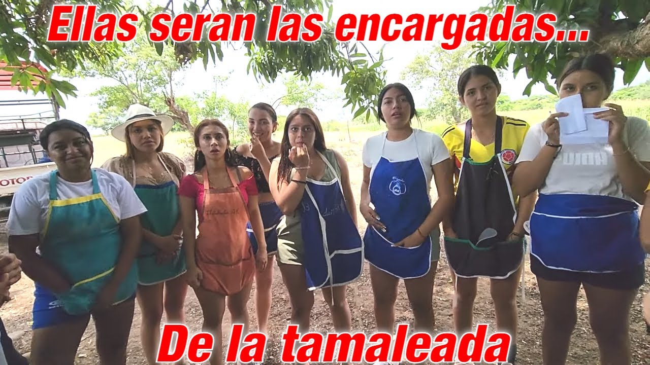 ⁣Listos para hacer los tipicos derivados del elote.  Las chicas estan nerviosas porque cocinarán.