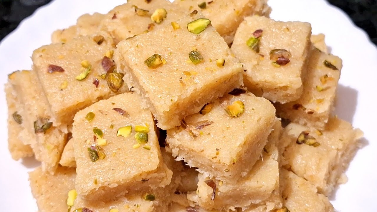 ♥️Easy Coconut Burfi Recipe | Instant Coconut Sweets | Kam Samay Mein Banaye Ye Tasty Mithai/Dessert