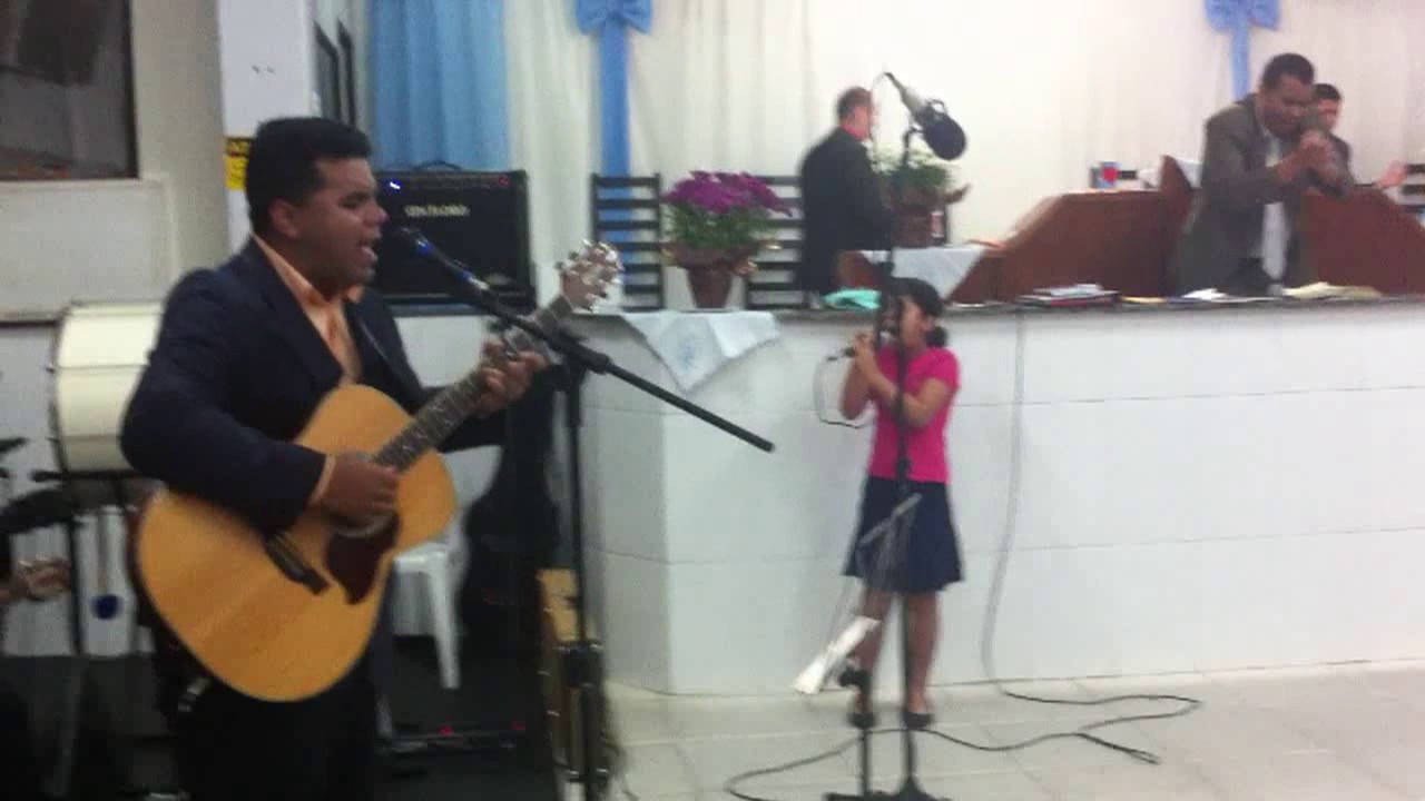 Menina Abençoada Louvando A Deus Na Vigília Youtube