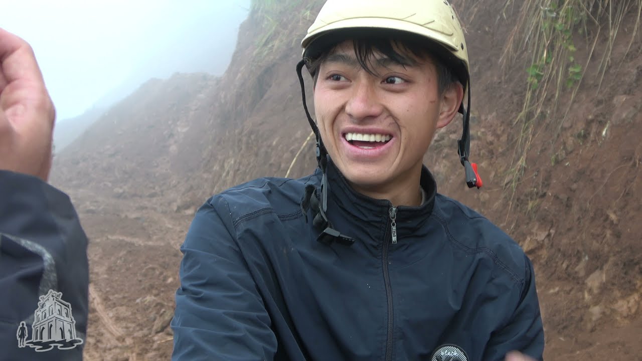 Hành xác lên bản Cu Vai - 