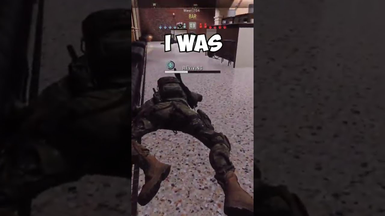 STREAMER TRIES TO REVIVE AN ENEMY in MODERN WARFARE 2