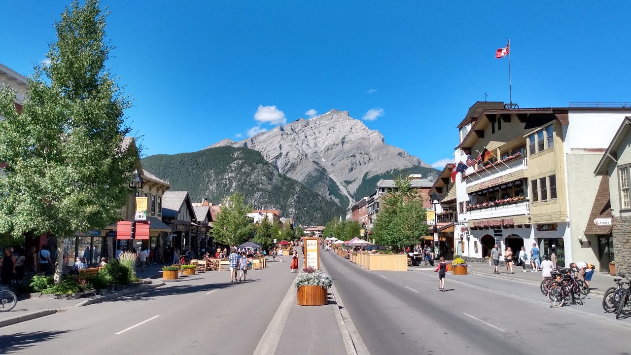 Banff Downtown Walking Tour – Banff Avenue, Alberta, Canada 🇨🇦 | Summer 2022