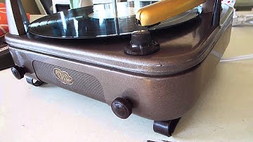 VM 920 record player playing a 33.3 RPM record demo