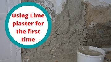 Repairing my kitchen wall using lime plaster for the first time.
