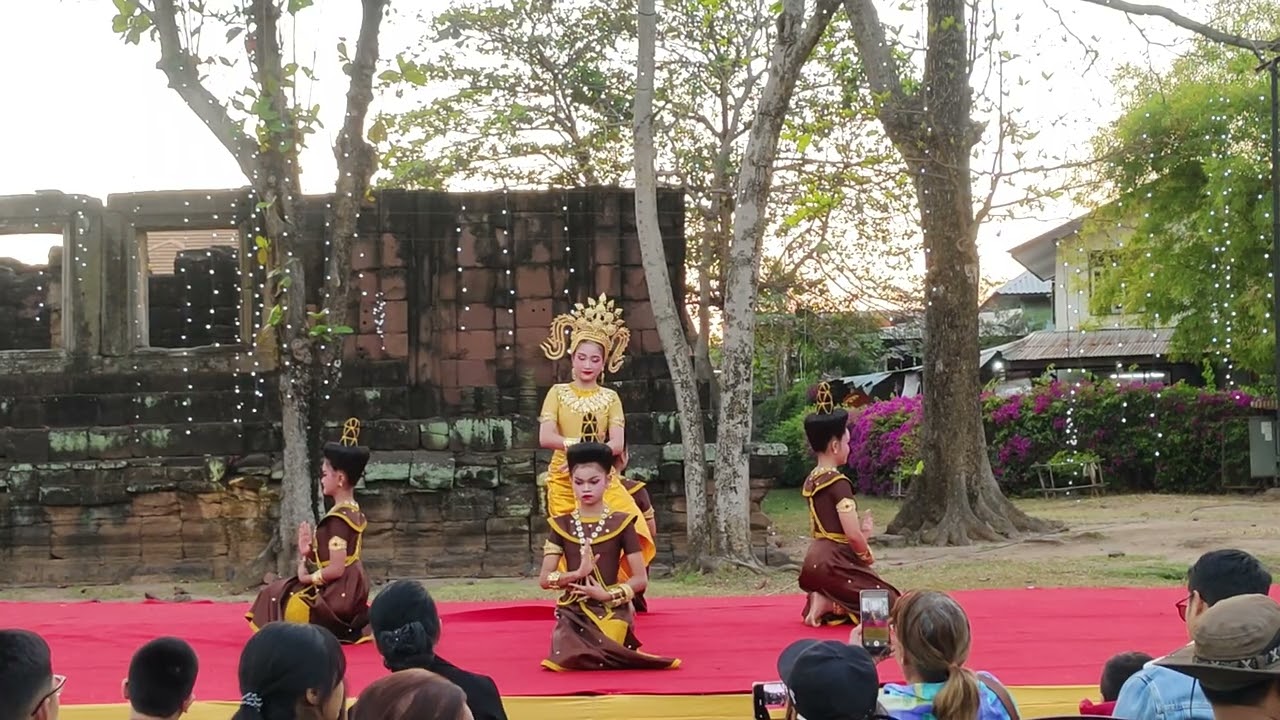 ไอซิ่งรำศรีชัยสิงห์ในปราสาท