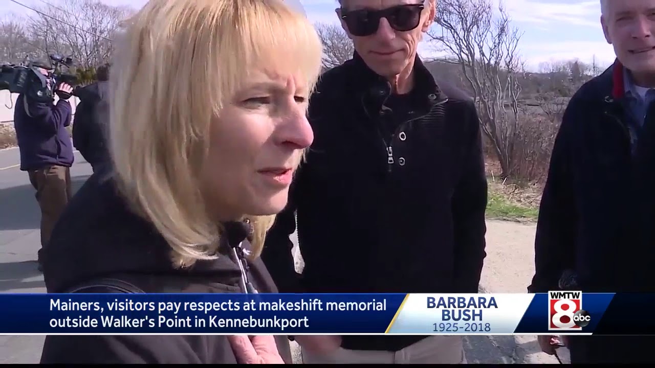 Mourns leave flowers at Walker's Point for Barbara Bush