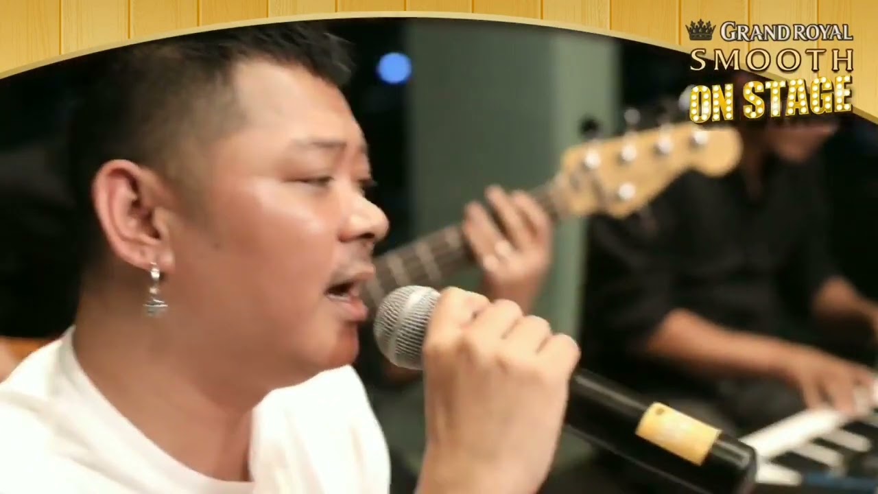 သူစိမ်းမဟုတ်ပဲ - @Wai La Official (Live Performance) - YouTube
