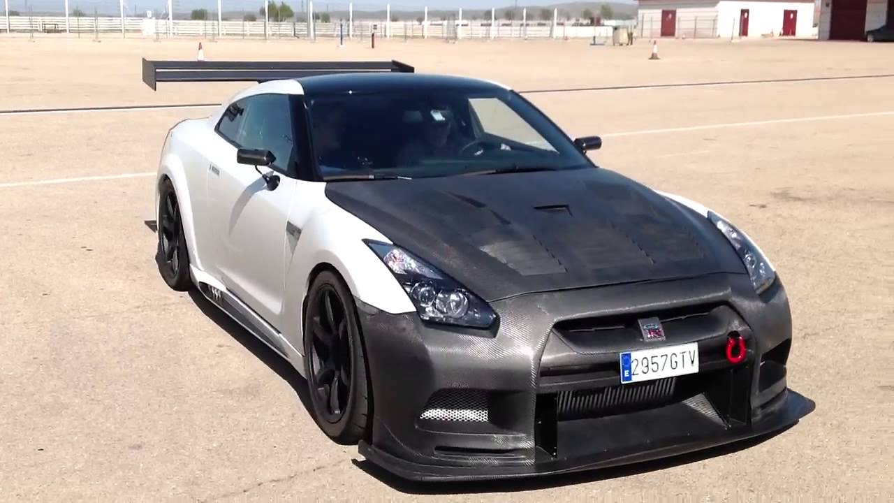 Nissan gtr 700