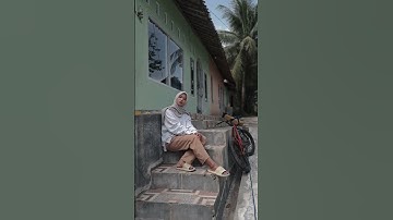 "Cewek Anggun di Kampung Airi, Tapi Endingnya Bikin Senyum-Senyum 😅💐"
