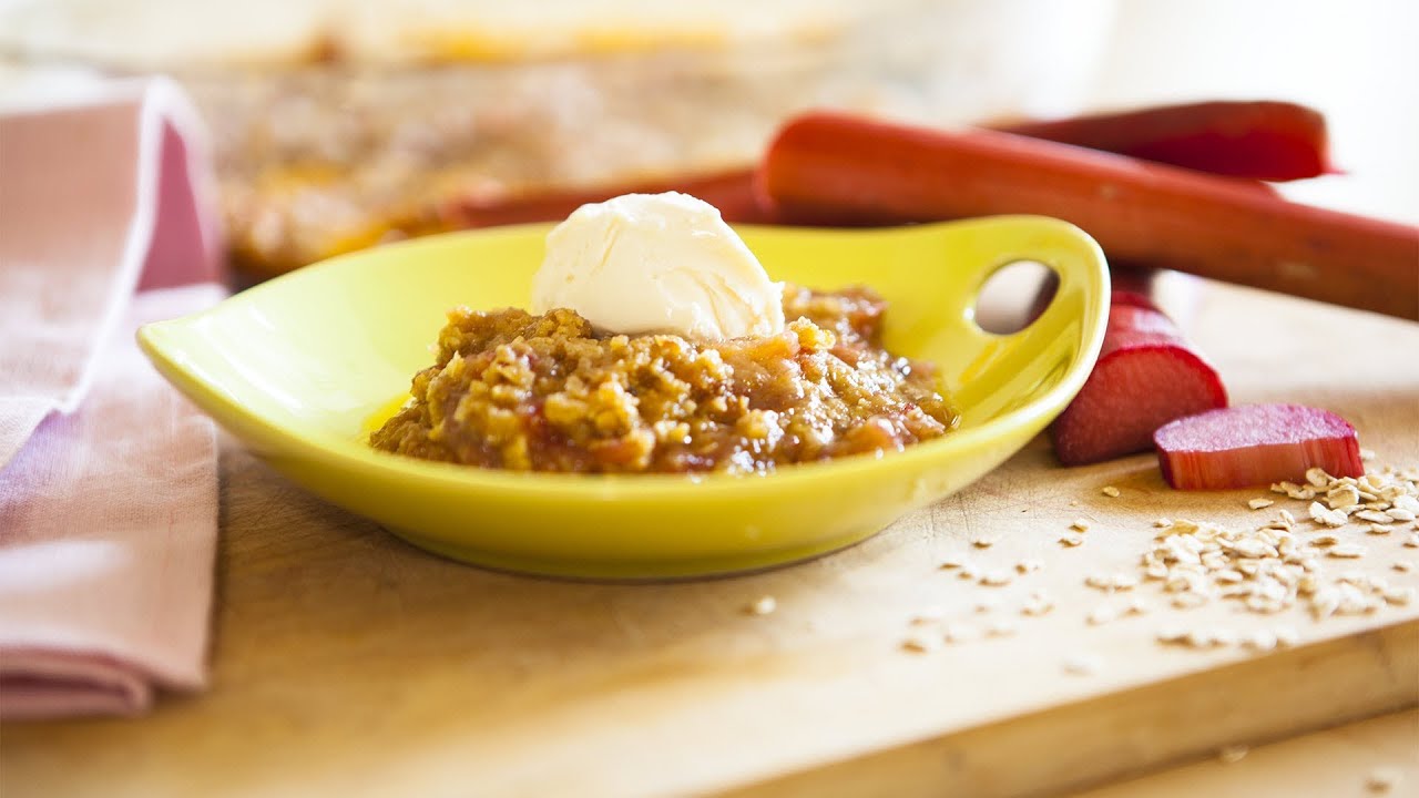 Rhabarber Dessert Rezept: Rhabarber Crumble selber machen 