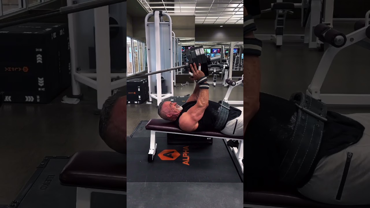 Try these close grip t-bar presses using a U clip. This is a great tricep mass builder. #uclip